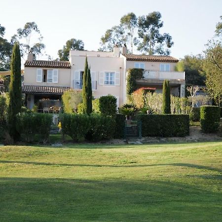 Charmantes Haus Im Golf Club Saint Tropez Exterior foto