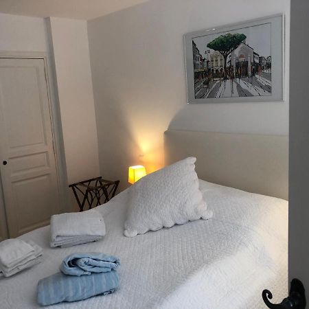Charmantes Haus Im Golf Club Saint Tropez Exterior foto