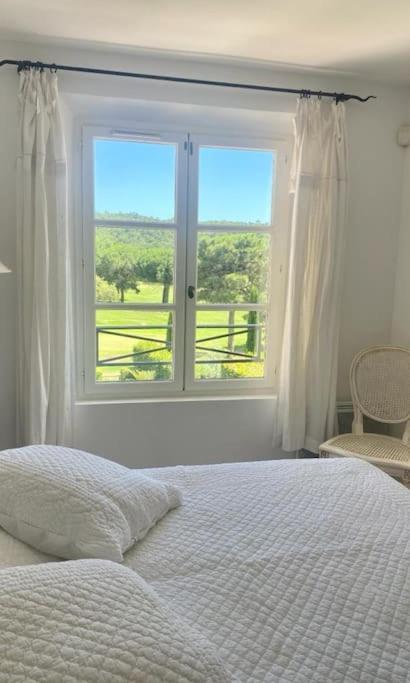 Charmantes Haus Im Golf Club Saint Tropez Exterior foto