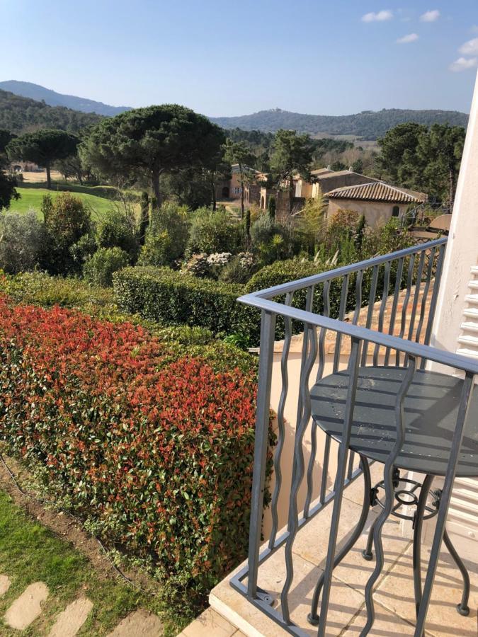 Charmantes Haus Im Golf Club Saint Tropez Exterior foto