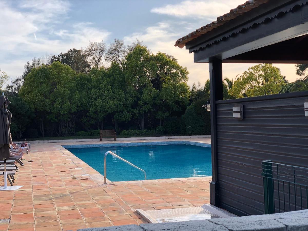 Charmantes Haus Im Golf Club Saint Tropez Exterior foto