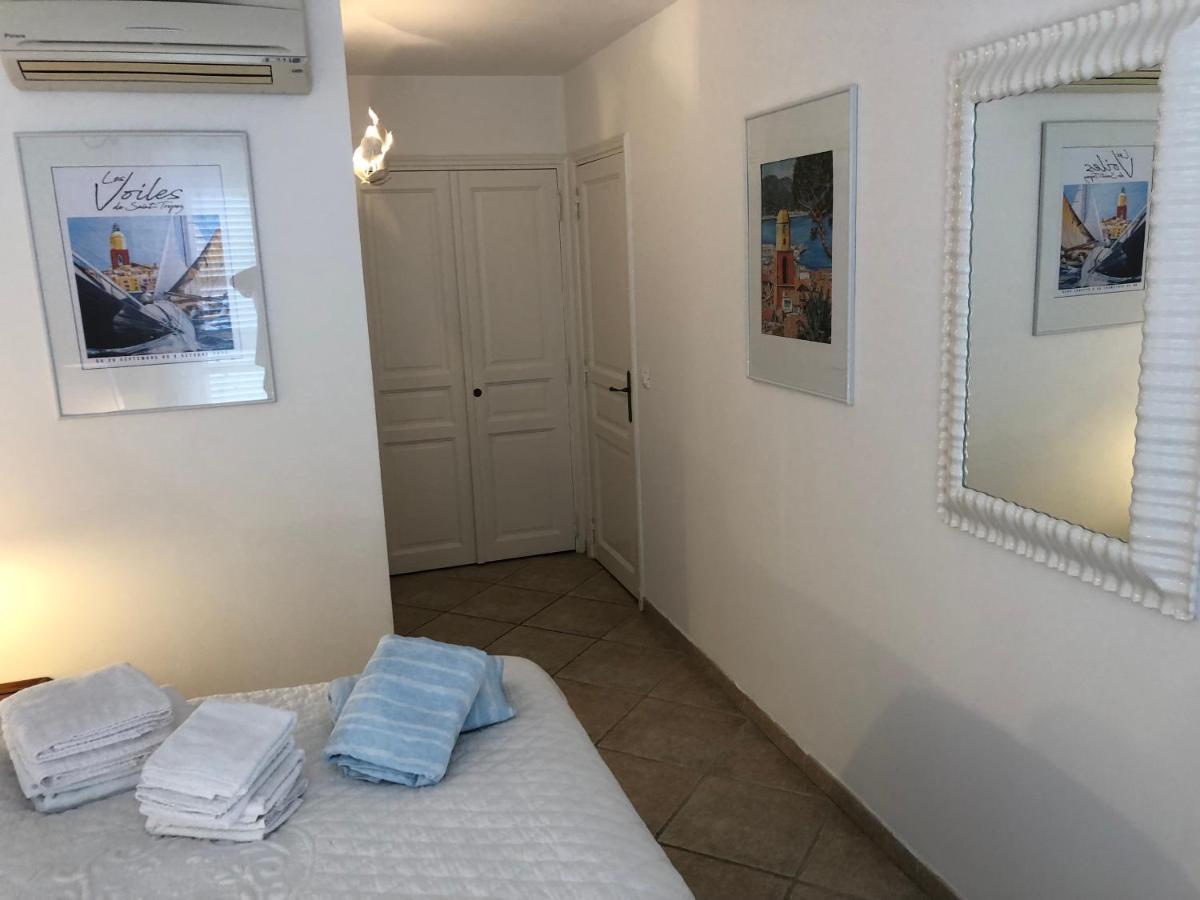Charmantes Haus Im Golf Club Saint Tropez Exterior foto