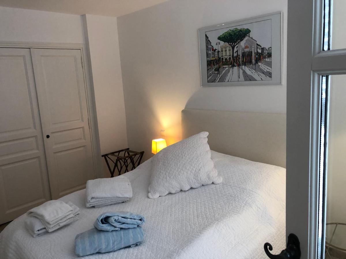 Charmantes Haus Im Golf Club Saint Tropez Exterior foto