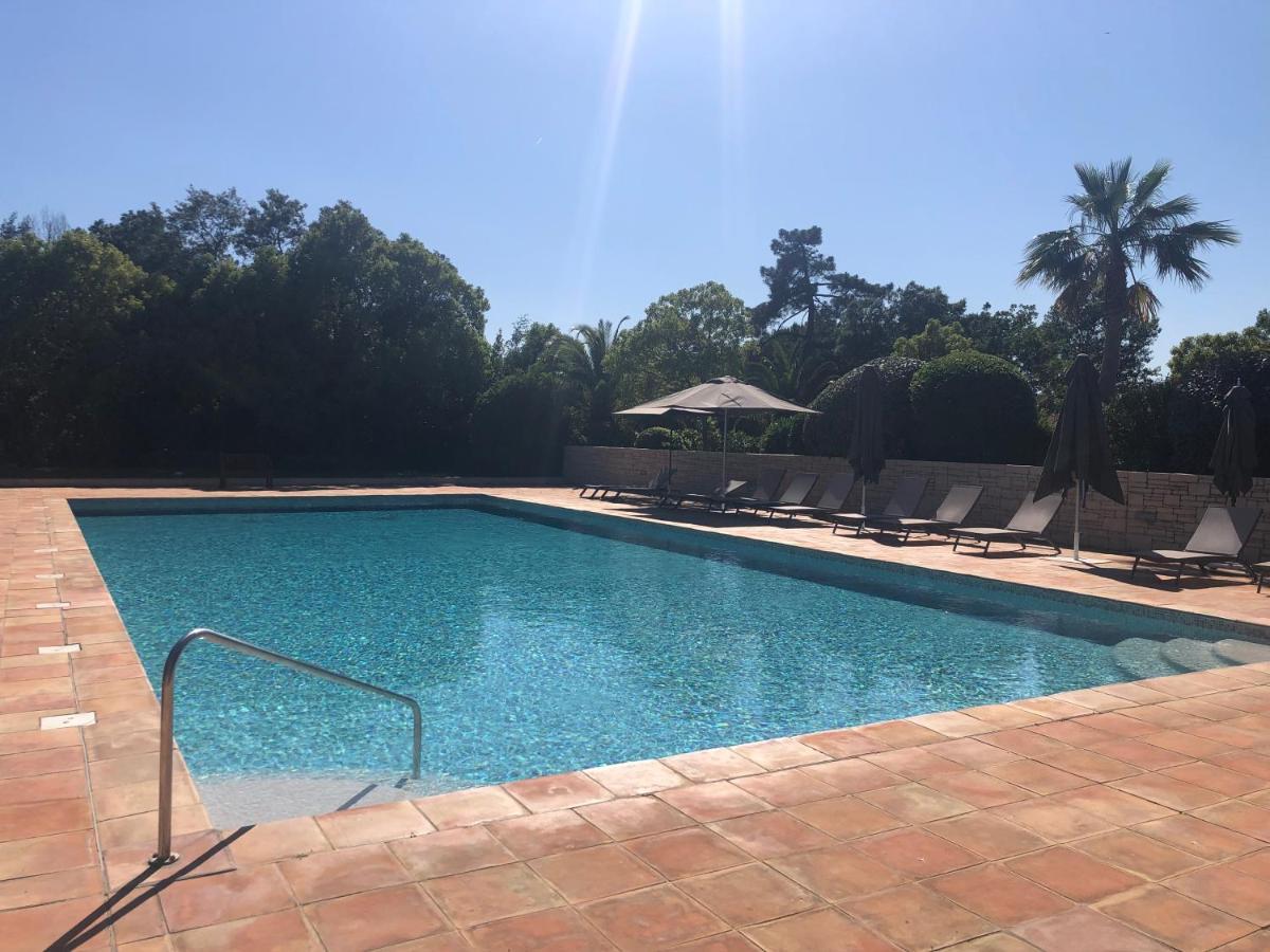 Charmantes Haus Im Golf Club Saint Tropez Exterior foto