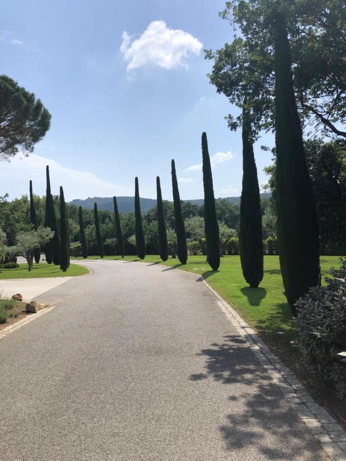 Charmantes Haus Im Golf Club Saint Tropez Exterior foto