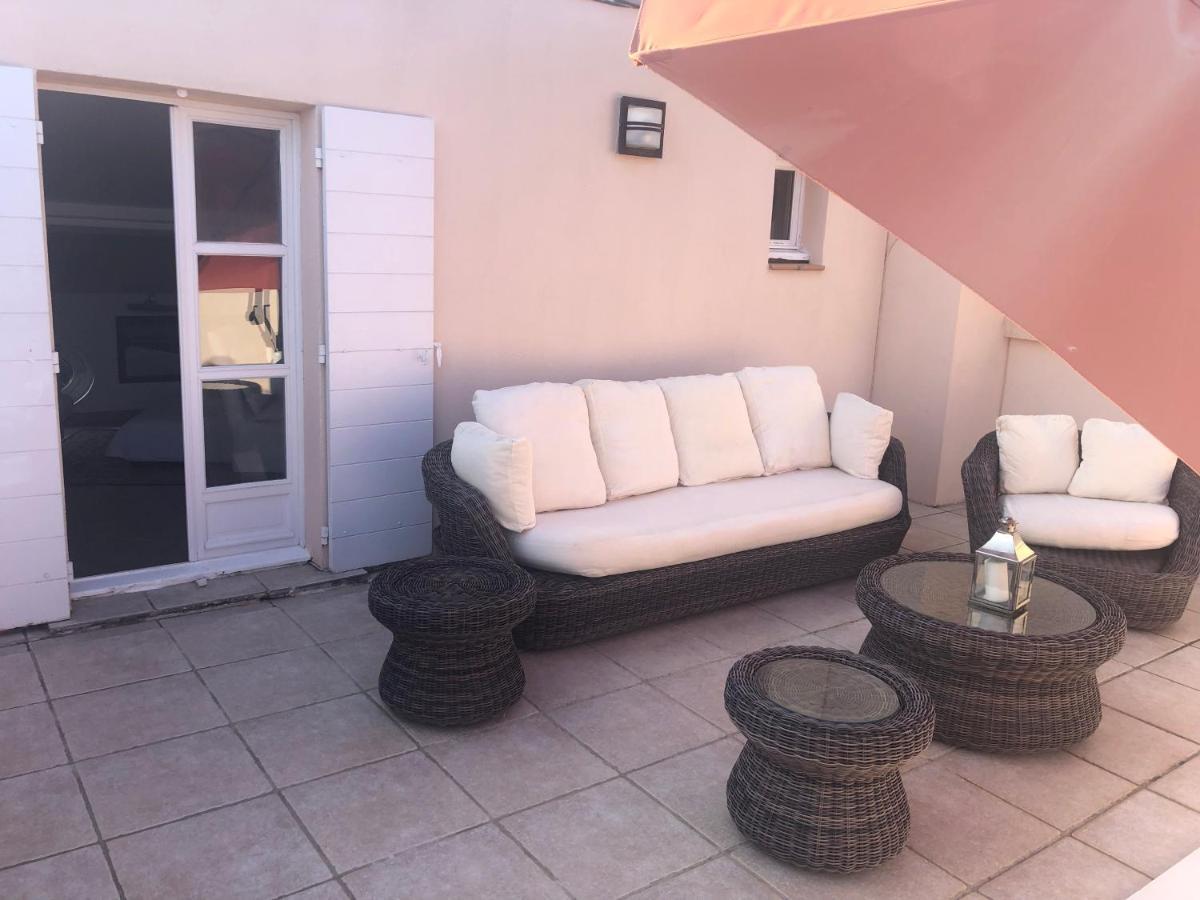 Charmantes Haus Im Golf Club Saint Tropez Exterior foto